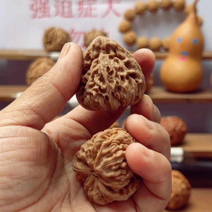 佑***佑涿鹿南疆石文玩核桃