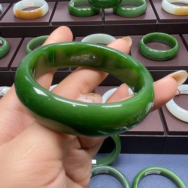 和田玉（碧玉）未镶嵌手镯