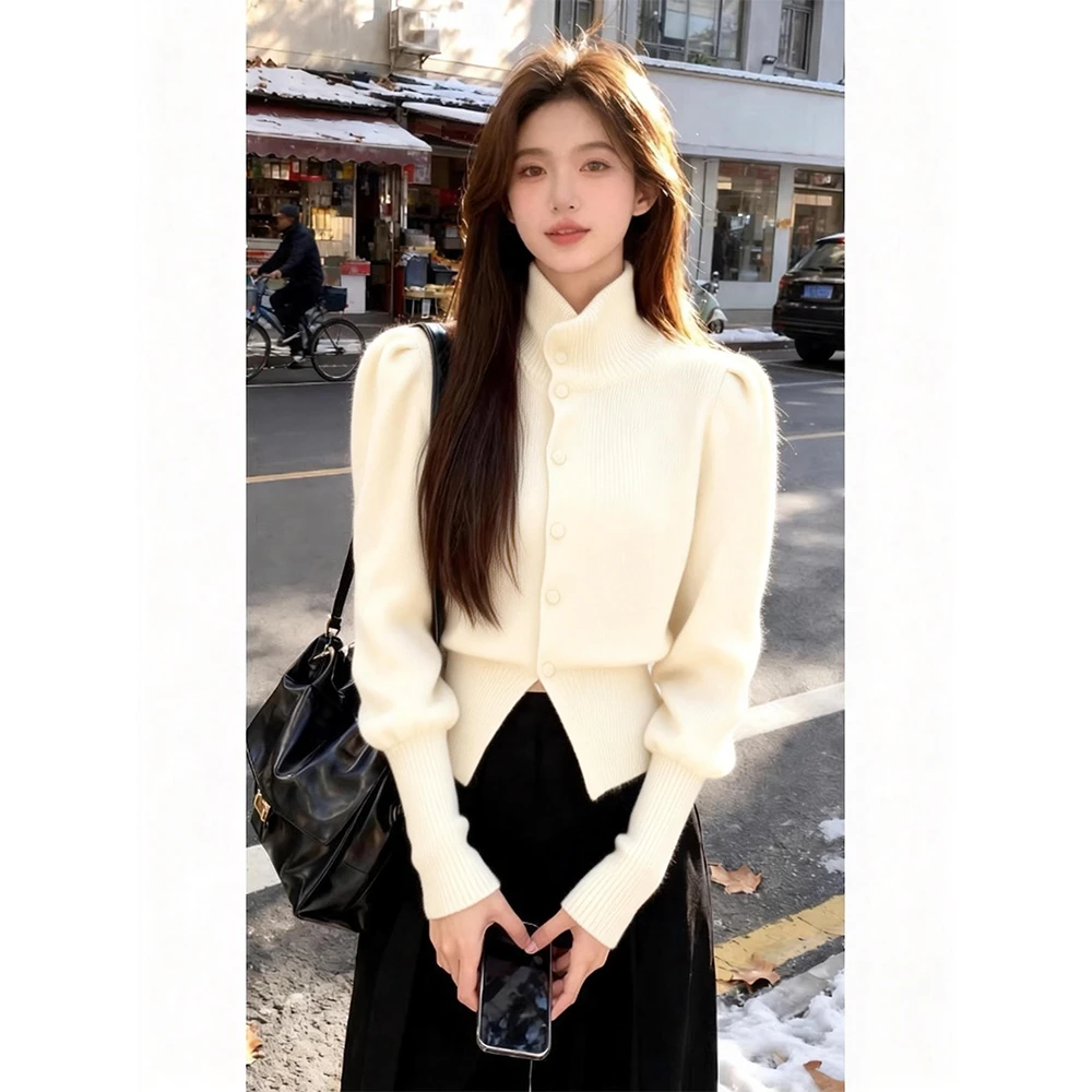 秋冬新年女装洋气时髦气质米白色针织衫内搭法式高端掐腰高领毛衣