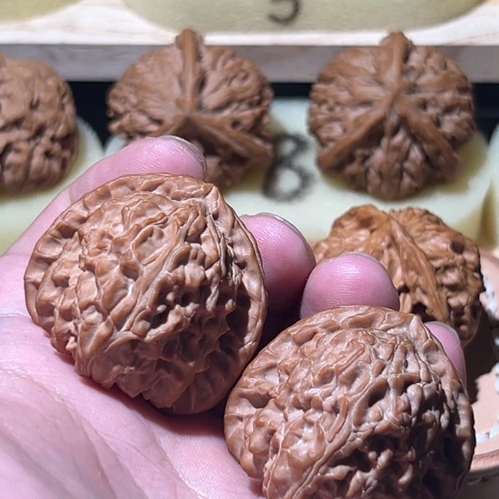 文玩核桃把件那**天39三角白