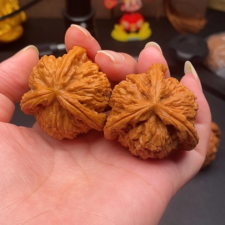 区***齿文玩核桃把件白奔