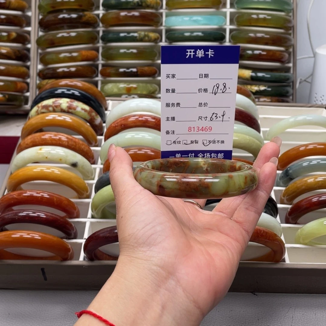 小***。蛇纹石玉未镶嵌手镯