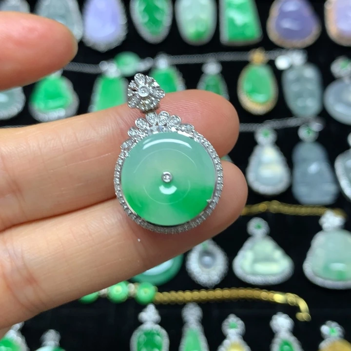 【闪购商品】翡翠18K金镶嵌颈饰吊坠