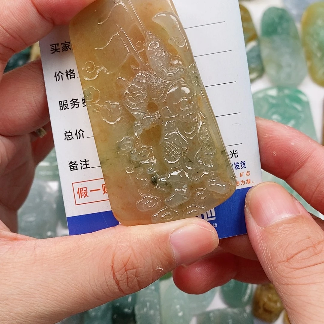 翡翠未镶嵌颈饰关公