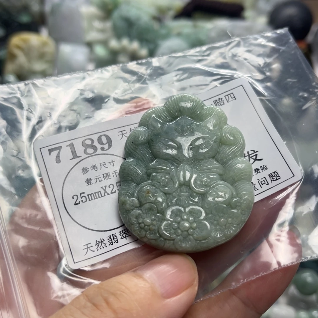 翡翠未镶嵌颈饰7189瑕疵