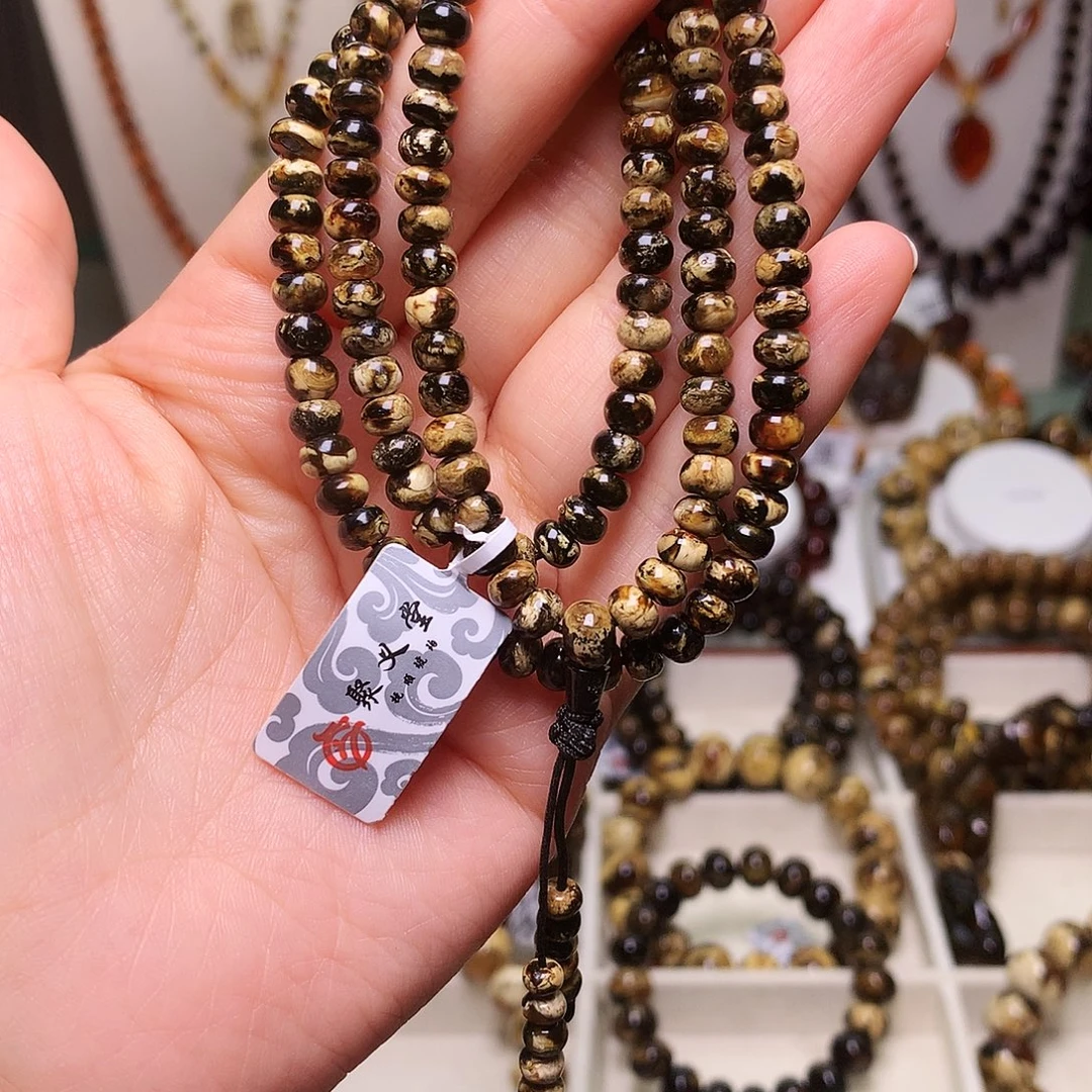 陆***远琥珀未镶嵌裸石琥珀