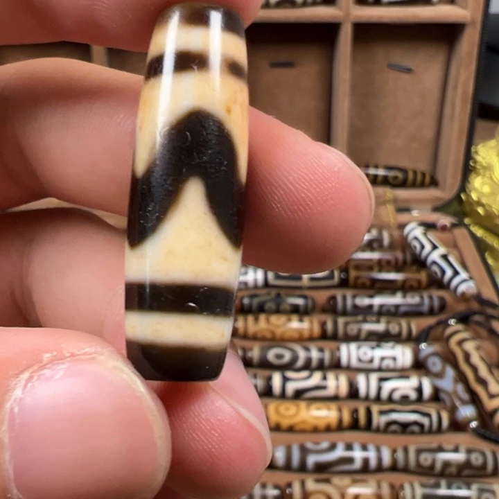 扎***根玛瑙/玉髓未镶嵌颈饰