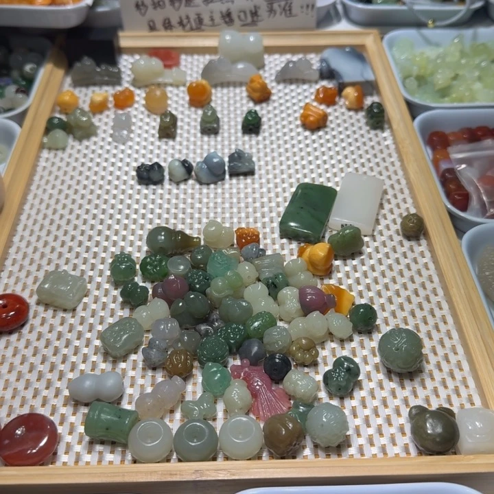 和田玉未镶嵌珠宝半成品听*?