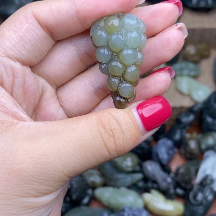 颈饰未镶嵌和田玉（糖玉）