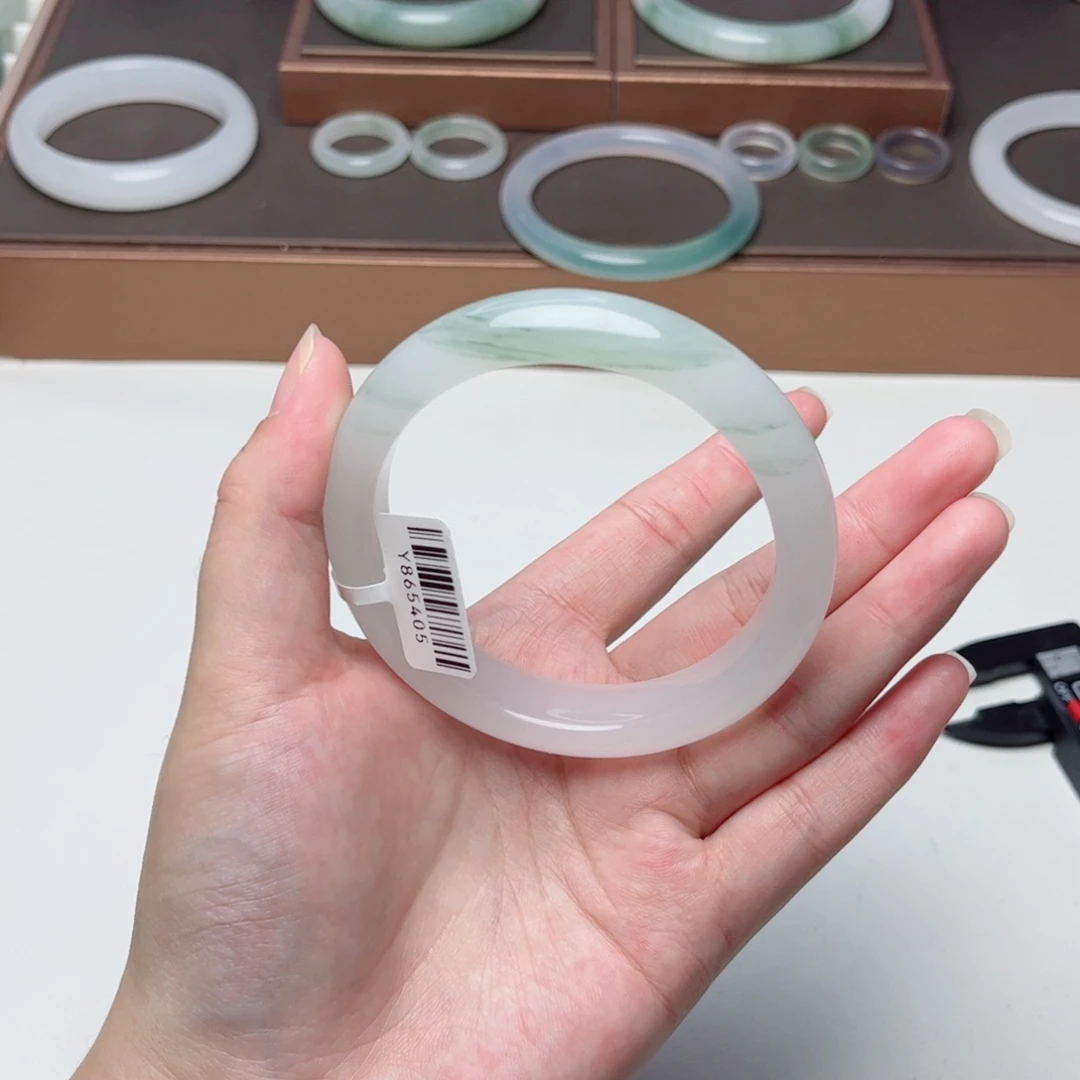 未镶嵌手镯石英质玉