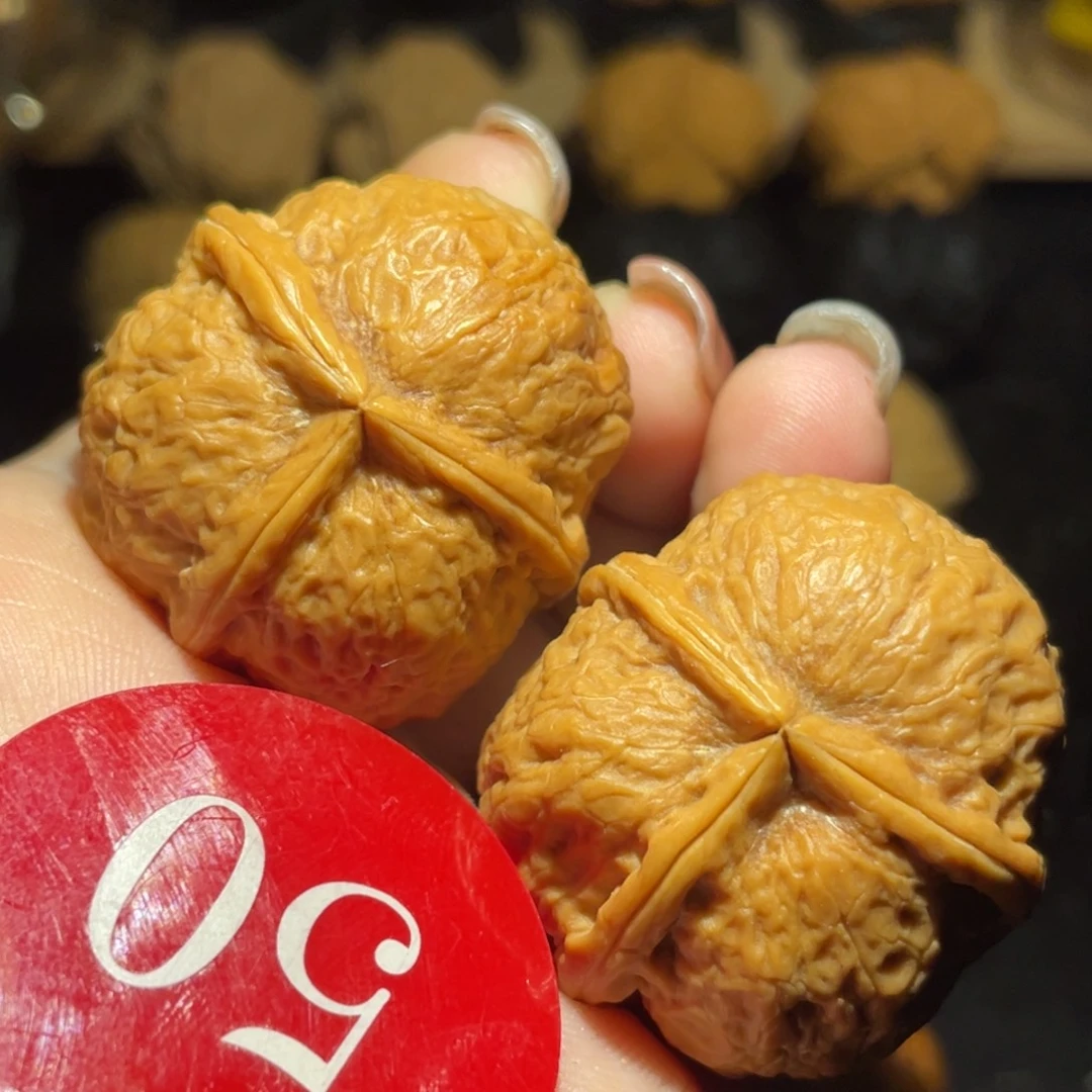 红玉三棱36尺寸核桃。