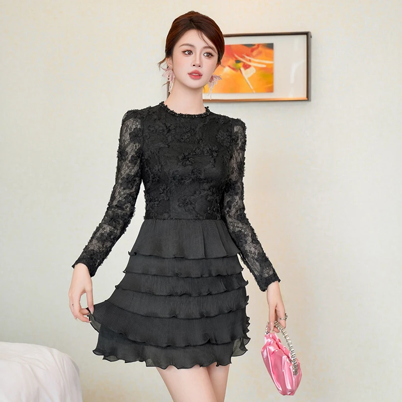9125 街头风时尚秋季连衣裙圆领拼接蕾丝赫本风修身洋气小黑裙