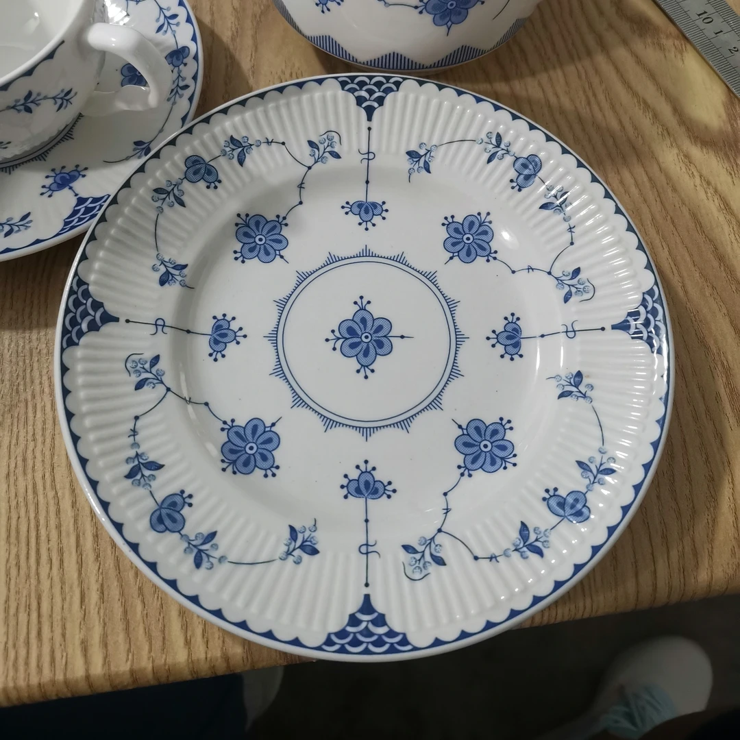 7英寸盘子一个釉中彩