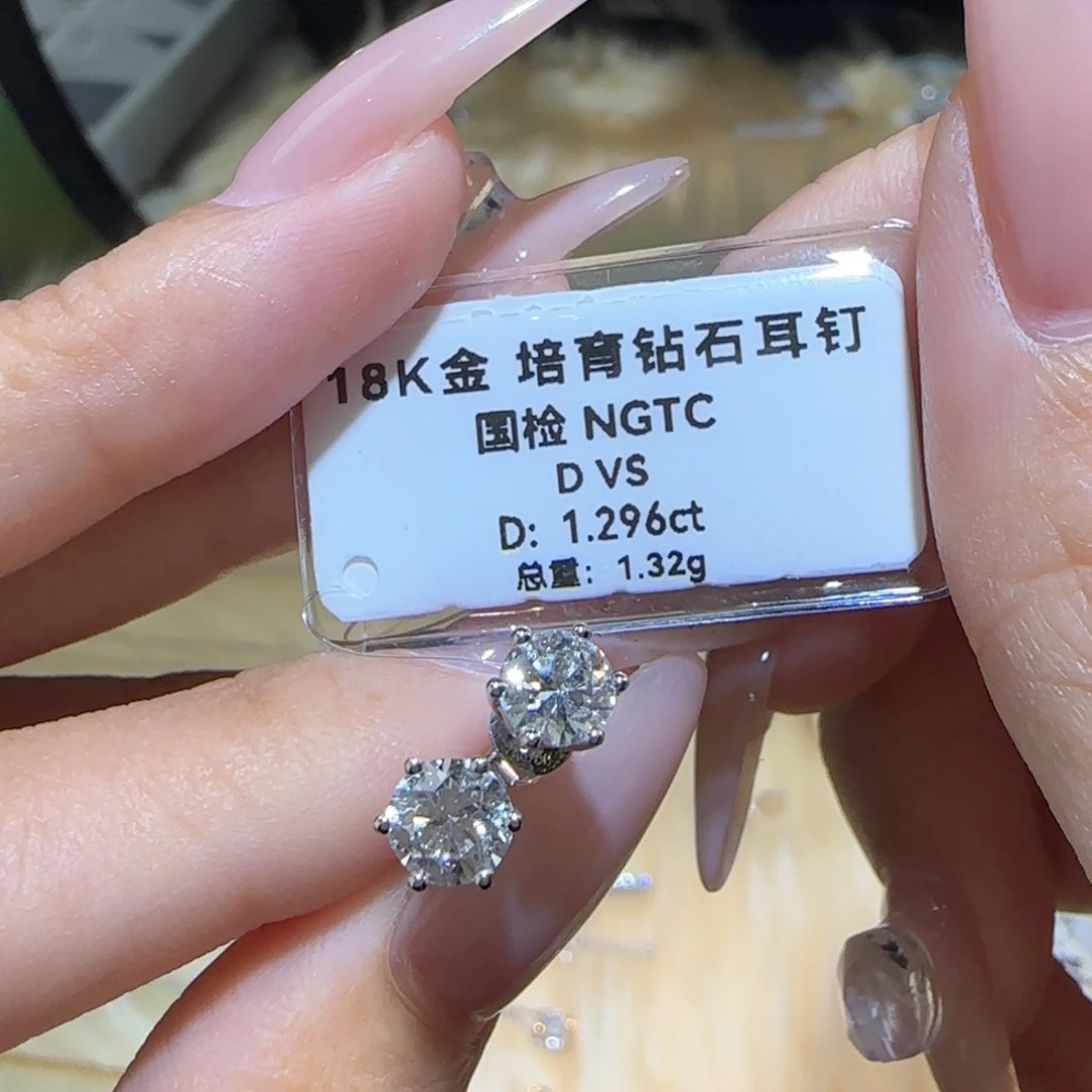 实验室培育钻石18K金镶嵌六爪耳钉