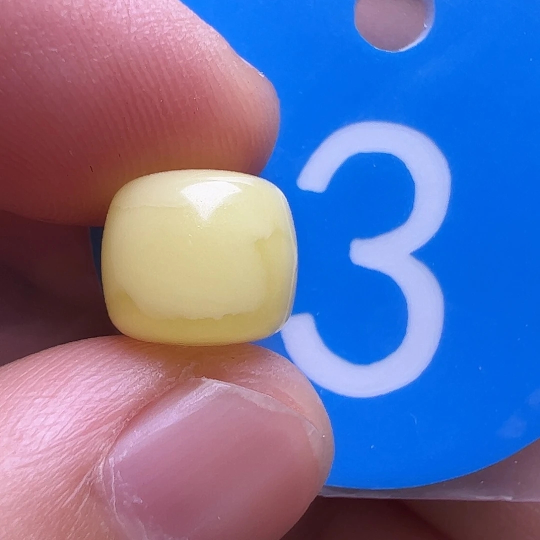 未镶嵌蜜蜡裸石9.6m m
