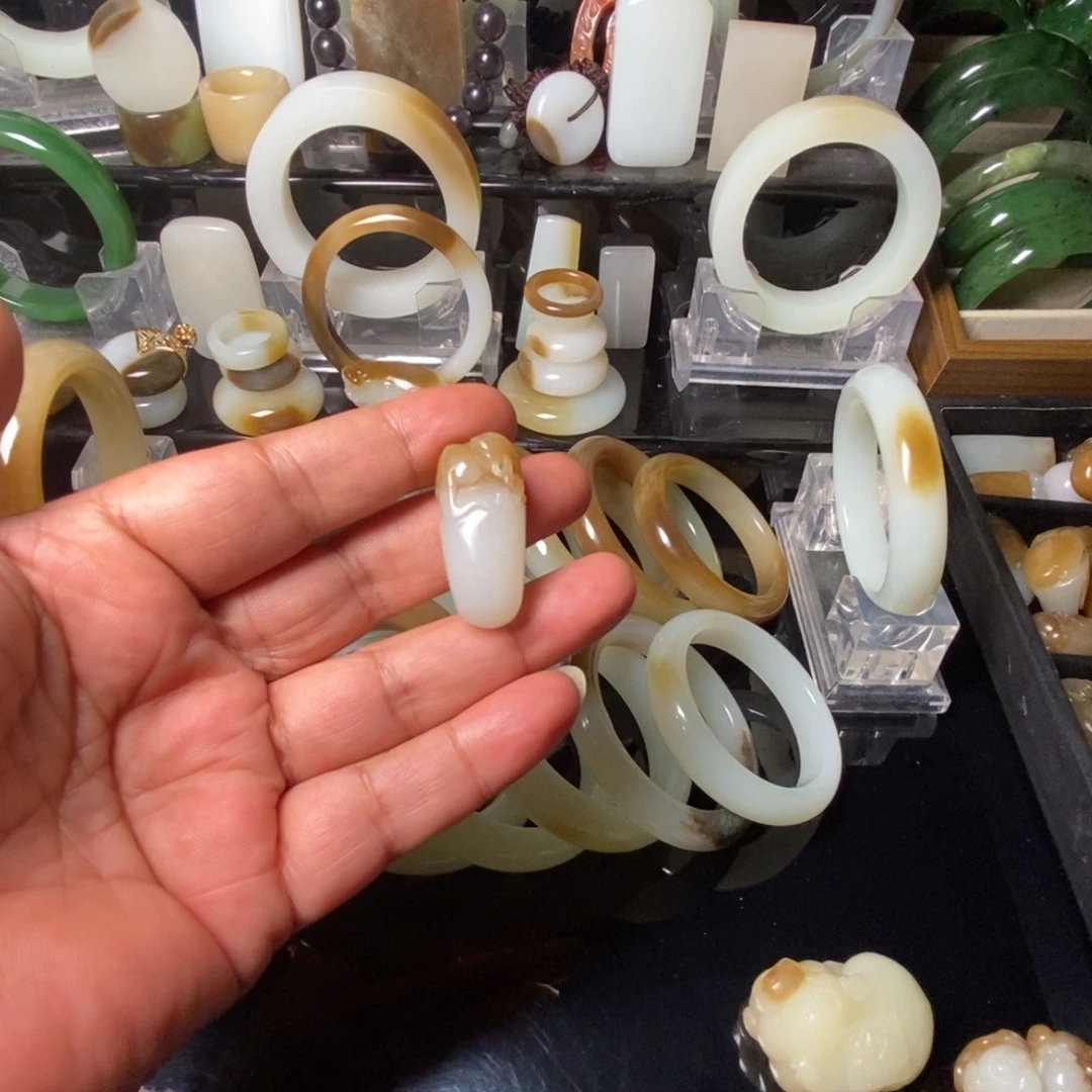 玩***情和田玉（糖玉）未镶嵌颈饰