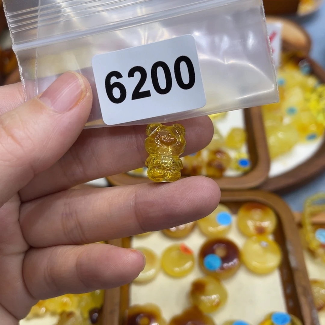 琥珀珠宝奇石未镶嵌