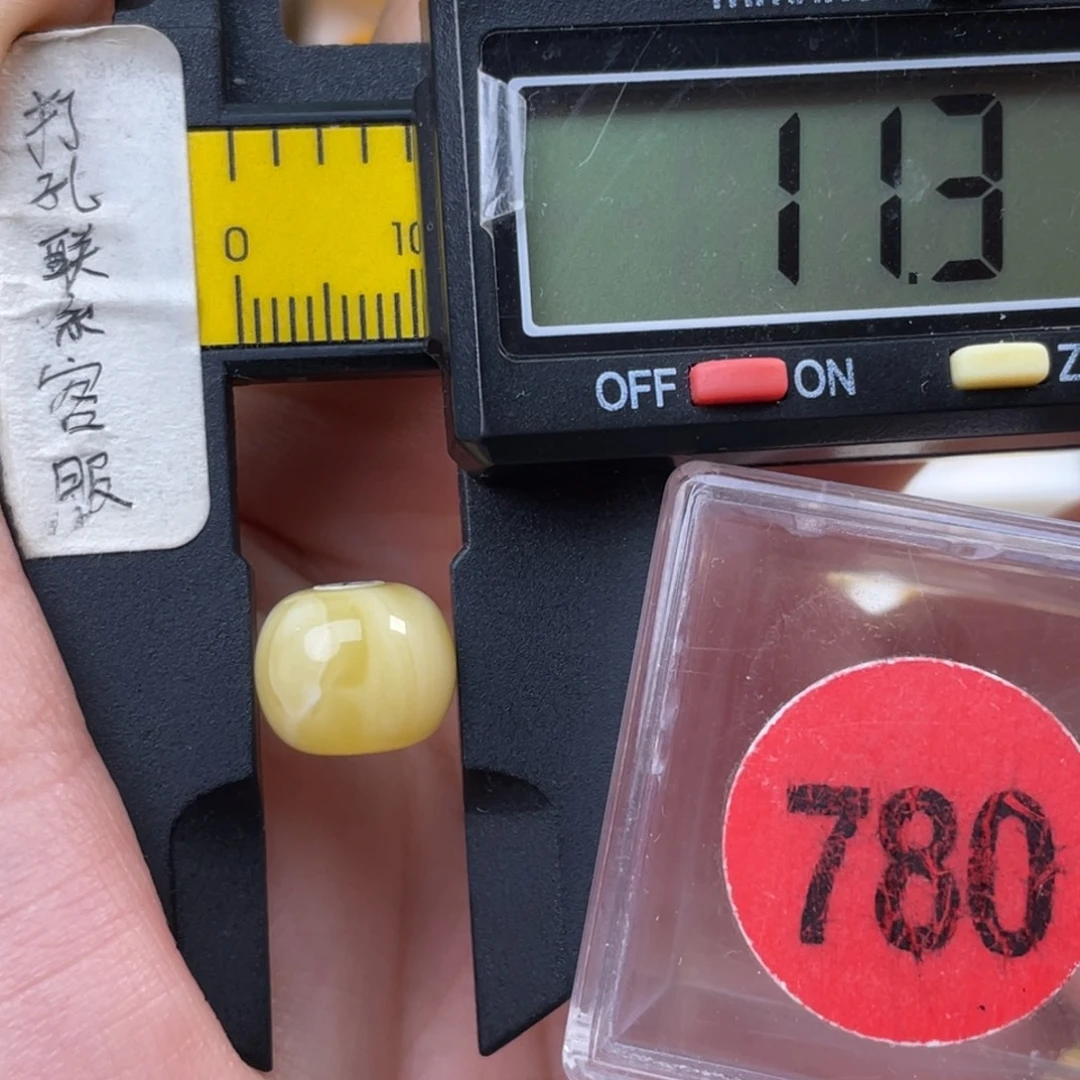 蜜蜡未镶嵌珠宝奇石