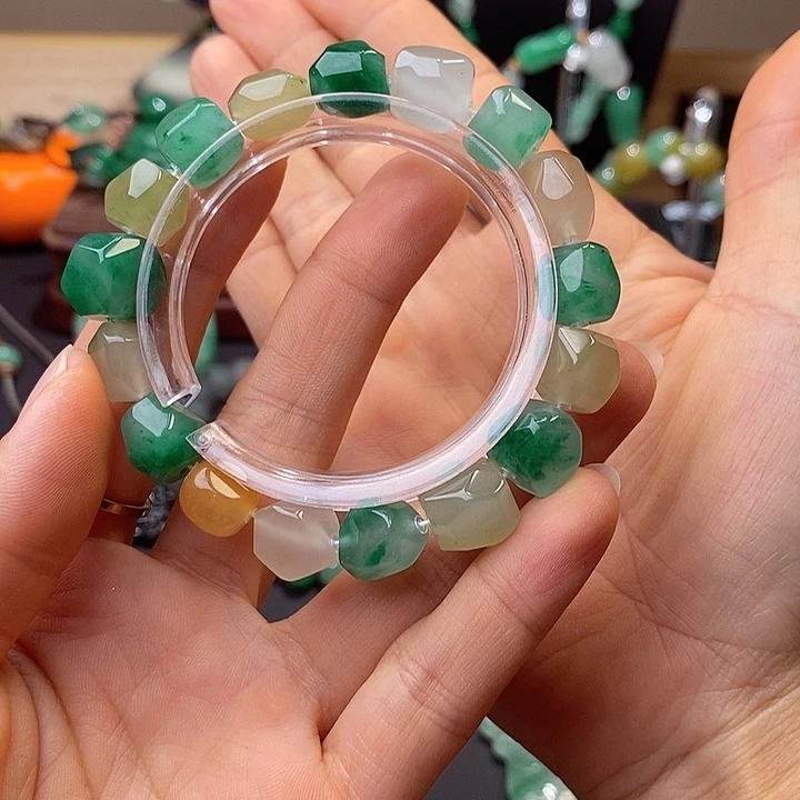 铜***金石英质玉未镶嵌串