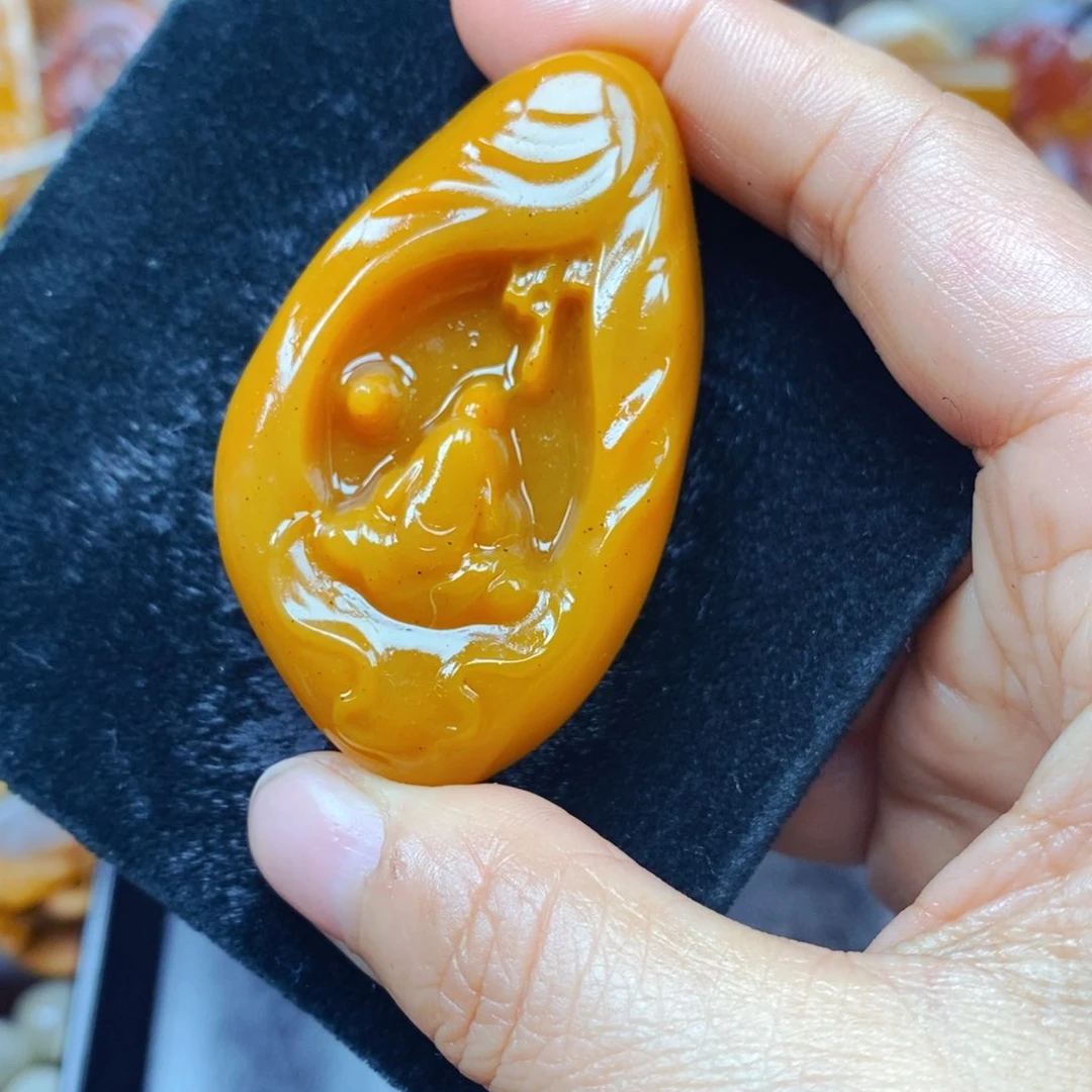 石英质玉（黄龙玉）未镶嵌颈饰