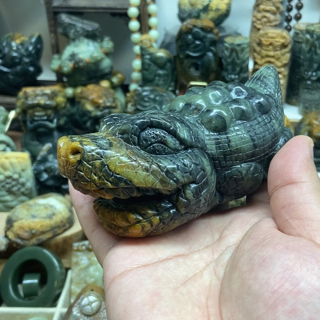 未镶嵌岫岩河磨玉（透闪石质玉）把件