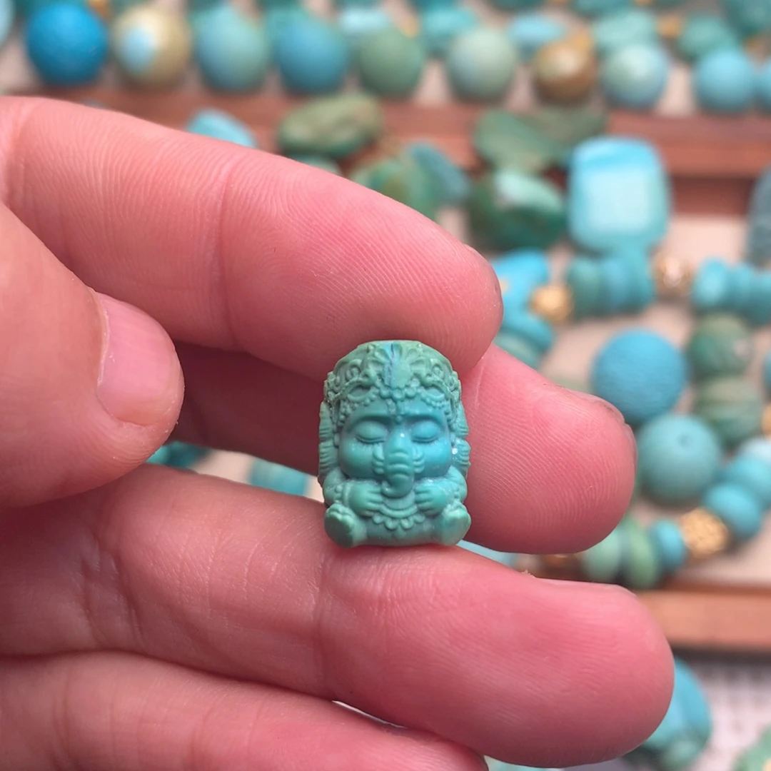 绿松石未镶嵌颈饰