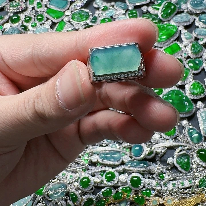 翡翠颈饰未镶嵌天然A货翡翠放漏