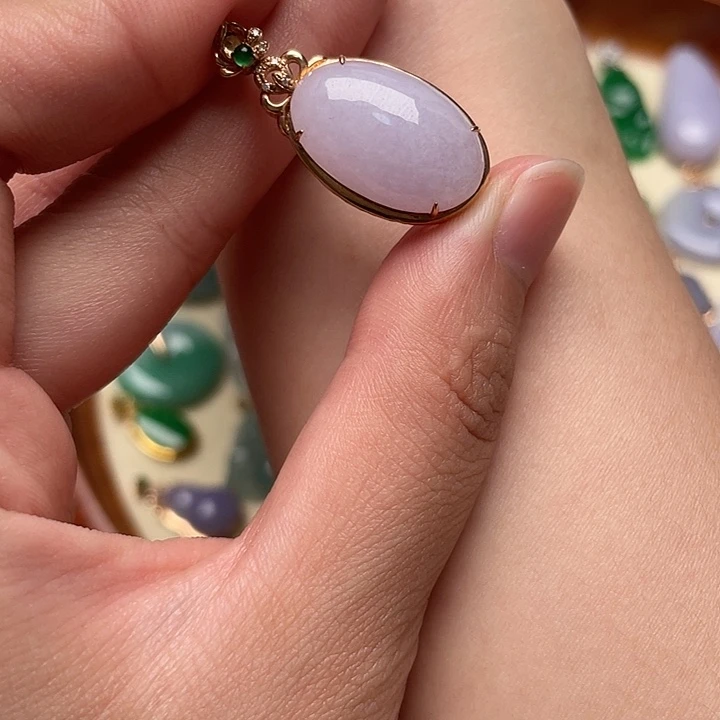 翡翠18K金镶嵌颈饰