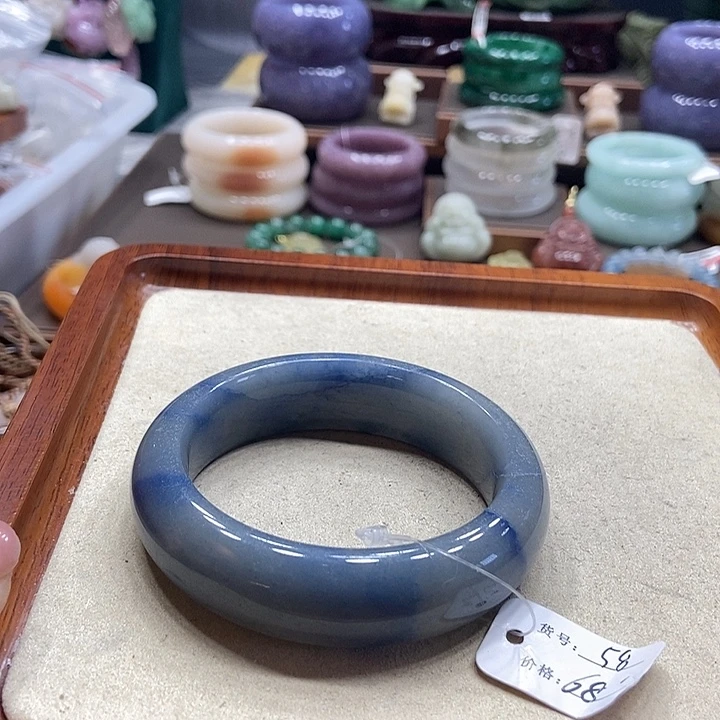 石英质玉未镶嵌手镯