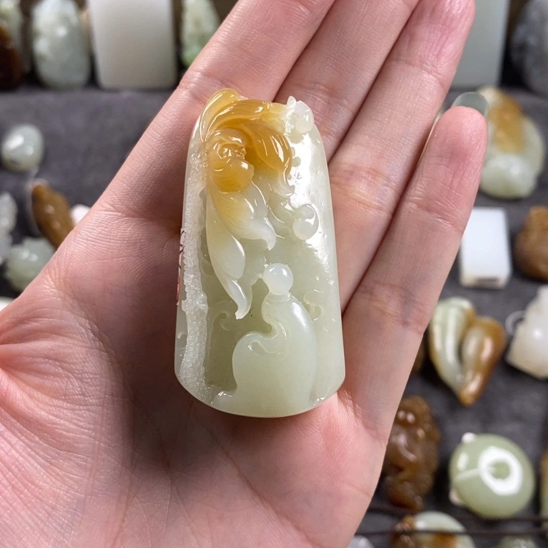 一****和田玉未镶嵌颈饰