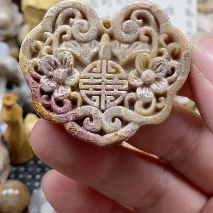 颈饰未镶嵌硅化珊瑚(珊瑚玉)