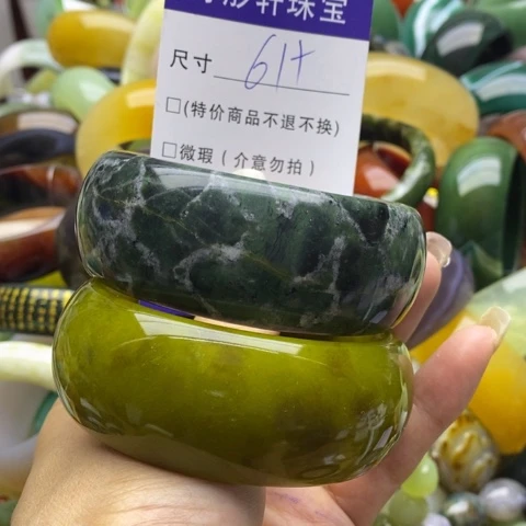 蛇纹石玉手镯未镶嵌