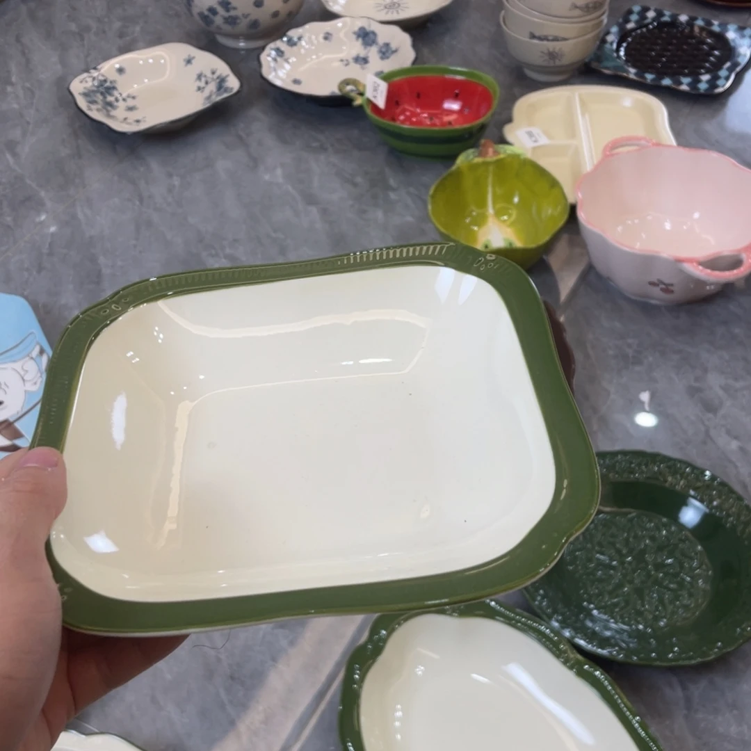 陶瓷微瑕餐具介意勿拍，满18飞！