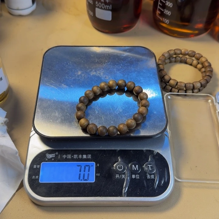 沉香碎屑沉香绿奇楠蓝宝石1.0单圈