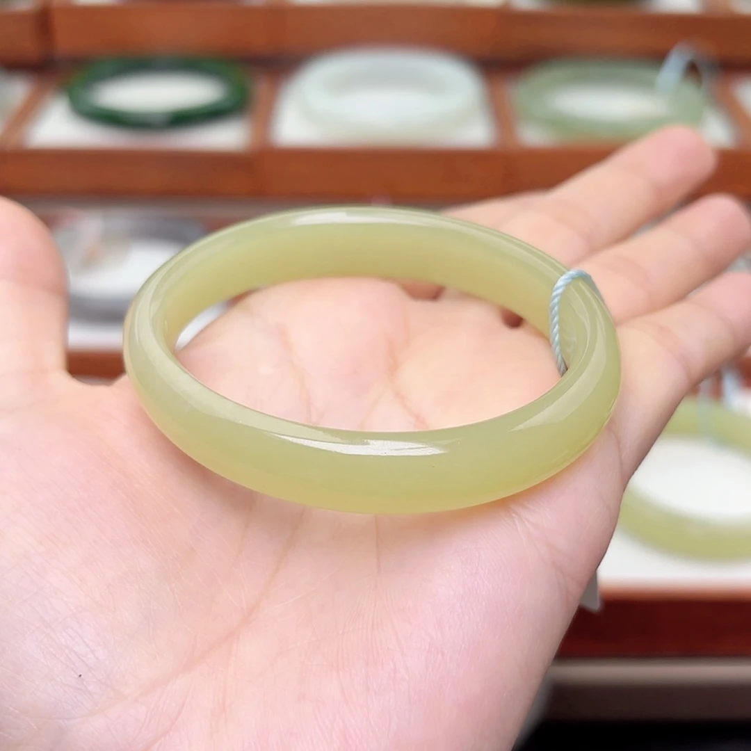 【闪购商品】未镶嵌手镯和田玉