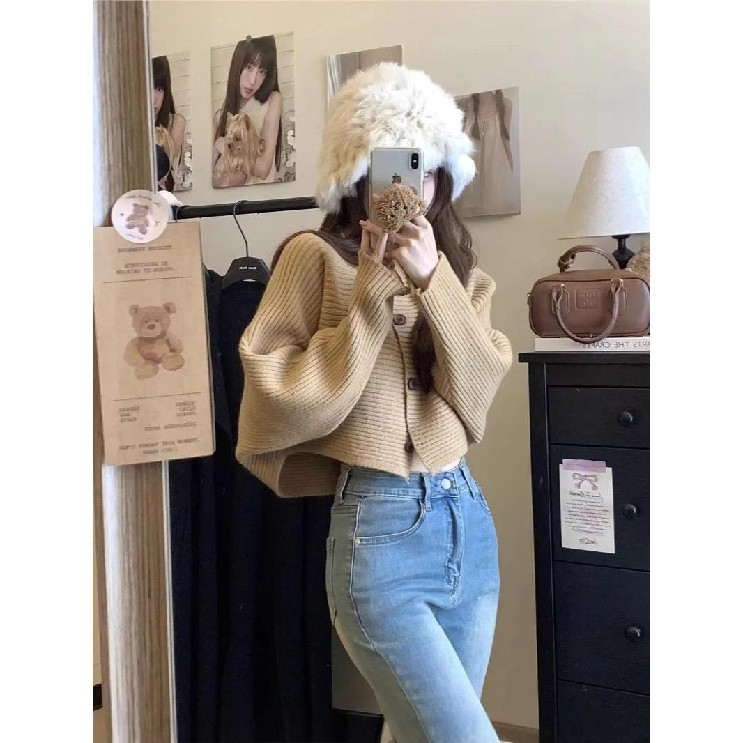 设计感短款复古毛衣开衫女秋季2025新款休闲宽松显瘦针织长袖上衣
