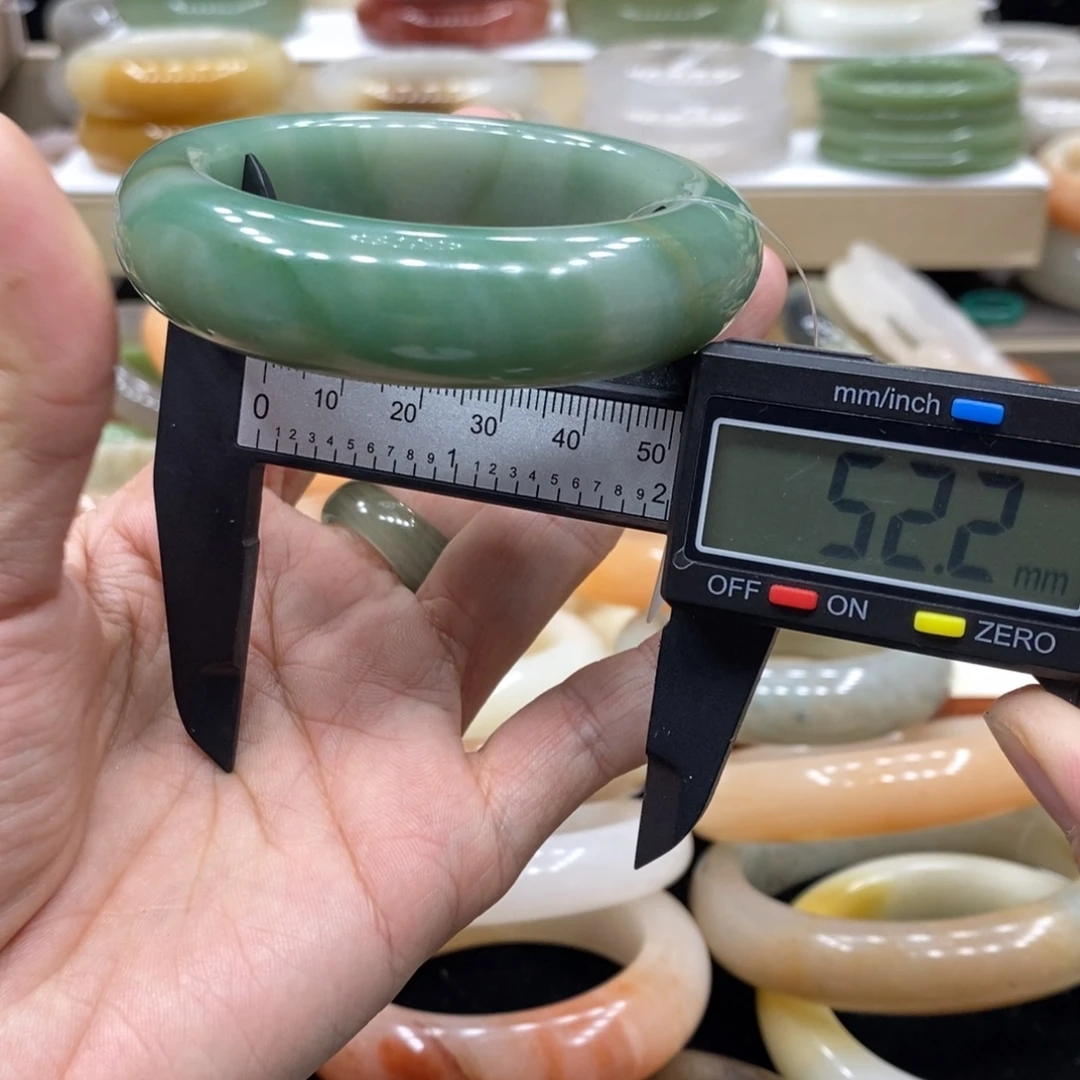 石英岩玉未镶嵌珠宝半成品