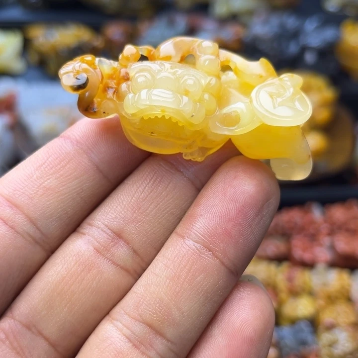 石英质玉（黄龙玉）未镶嵌颈饰