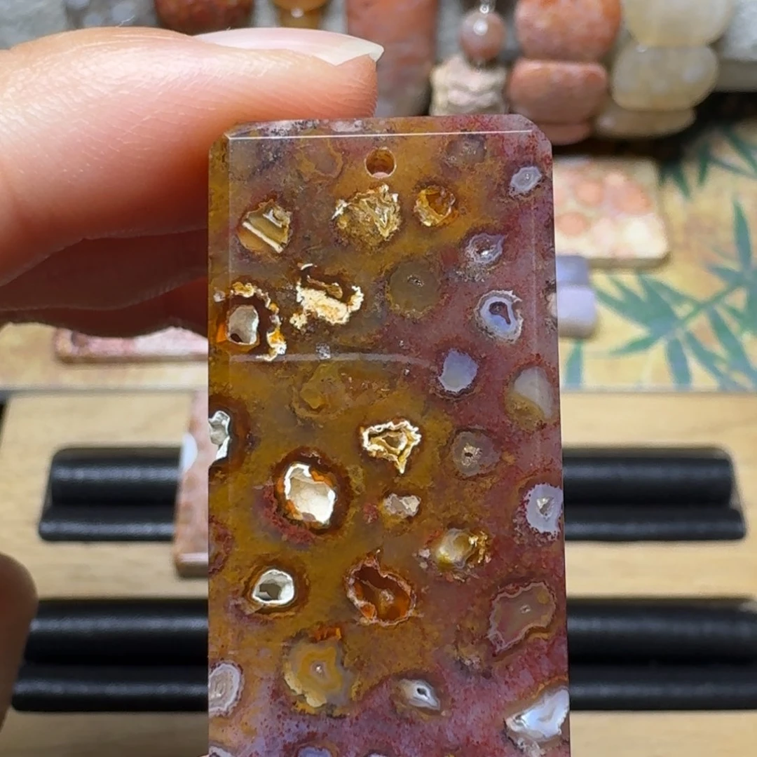 石英质玉紫红共生未镶嵌