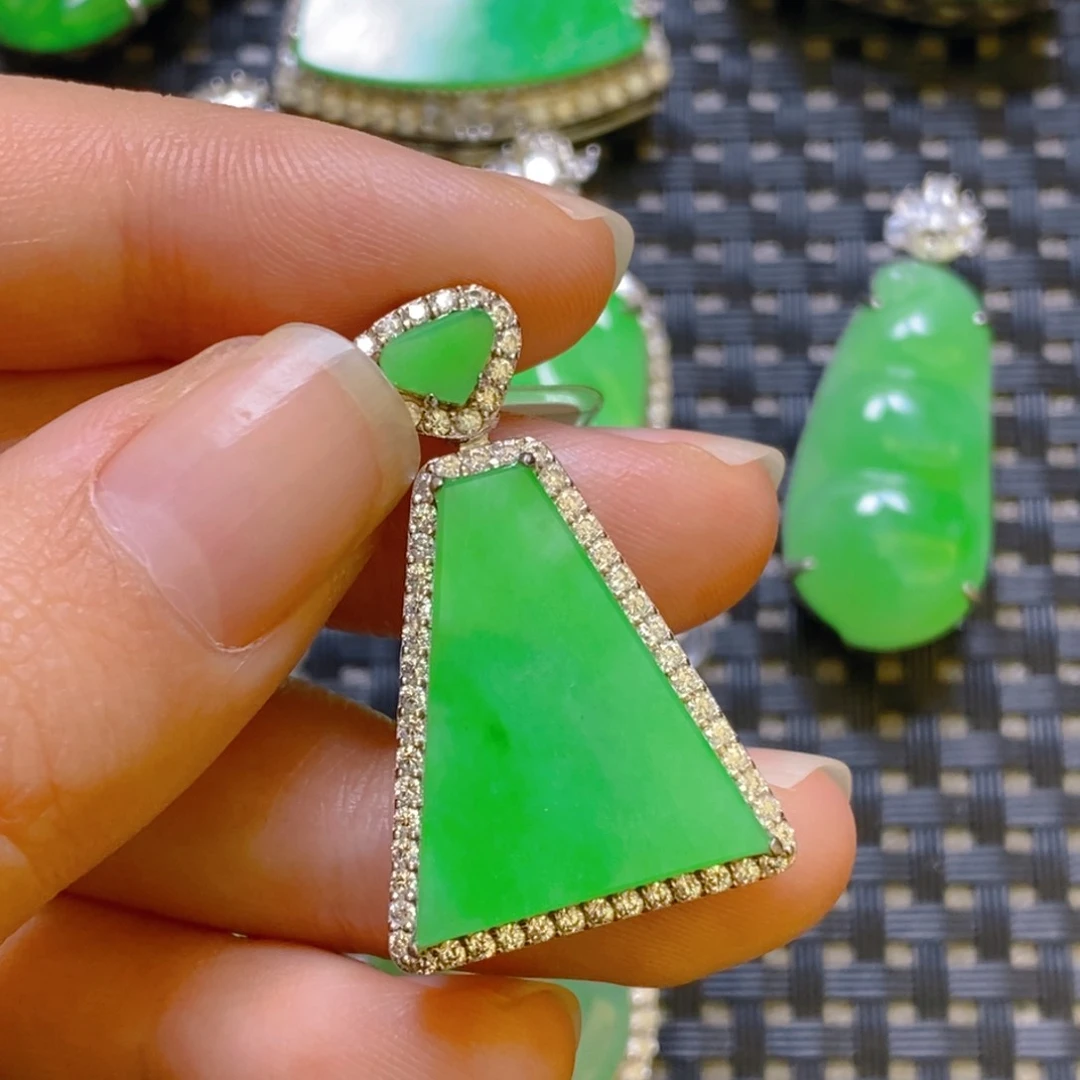 翡翠颈饰银S925镶嵌吊坠