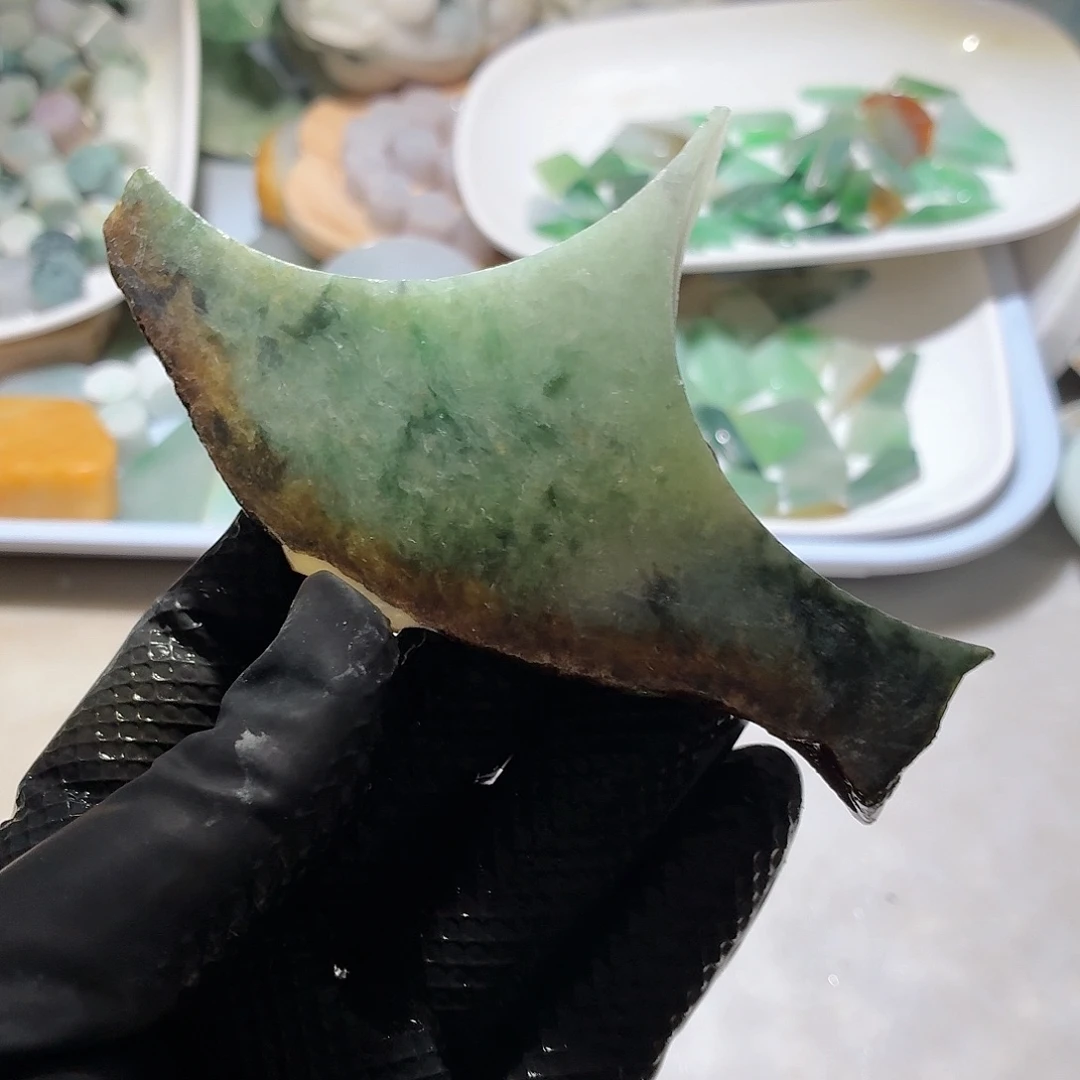 颈饰未镶嵌翡翠边角料