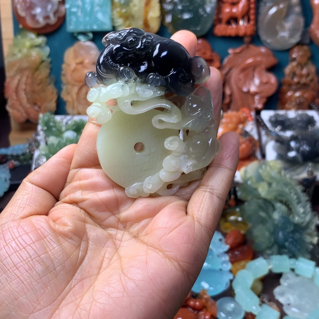 蛇纹石玉未镶嵌挂坠