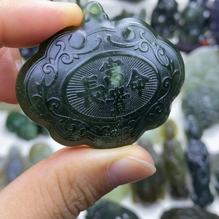 颈饰未镶嵌和田玉