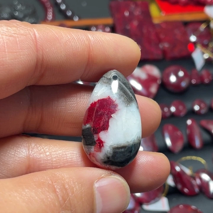 天然辰砂原石吊坠