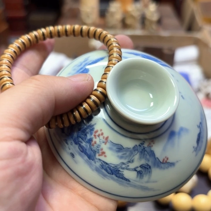 瓷片精致雕刻工艺精湛