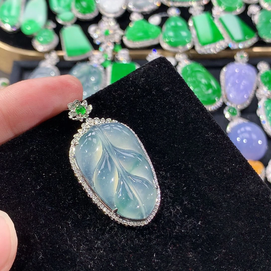 翡翠18K金镶嵌颈饰