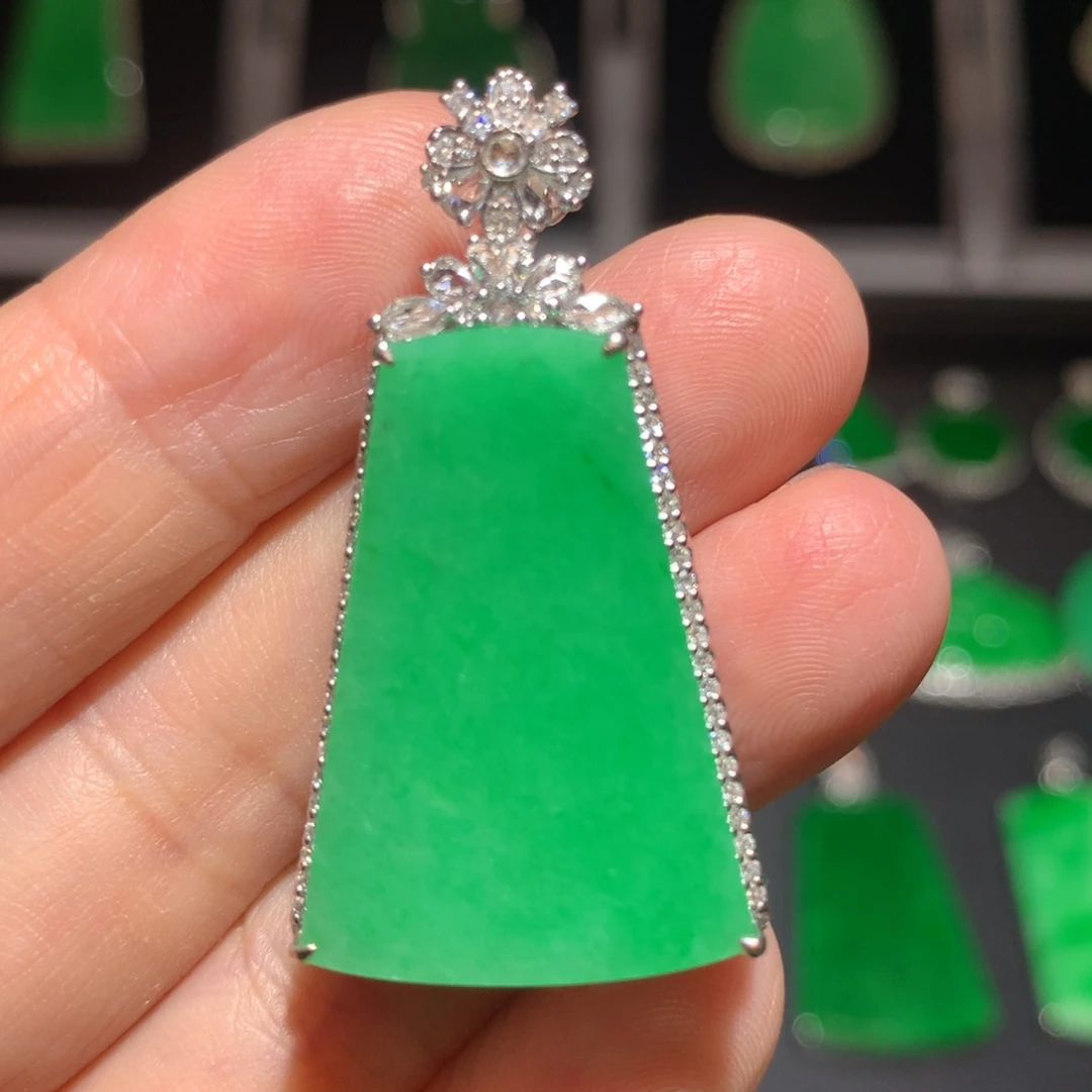 翡翠18K金镶嵌颈饰翡翠