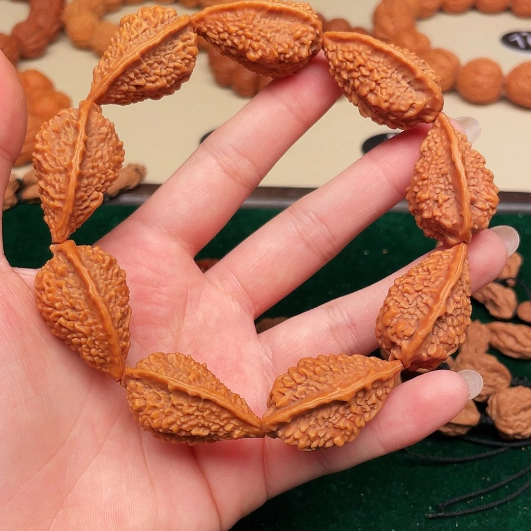 &***5文玩核桃吊坠绣花鞋