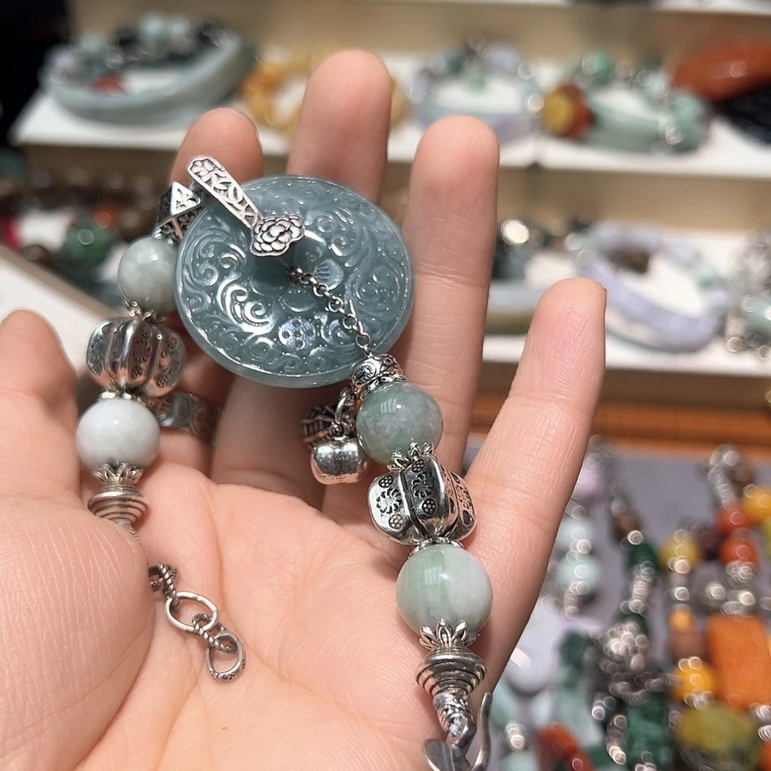 翡翠手链未镶嵌叫*姨