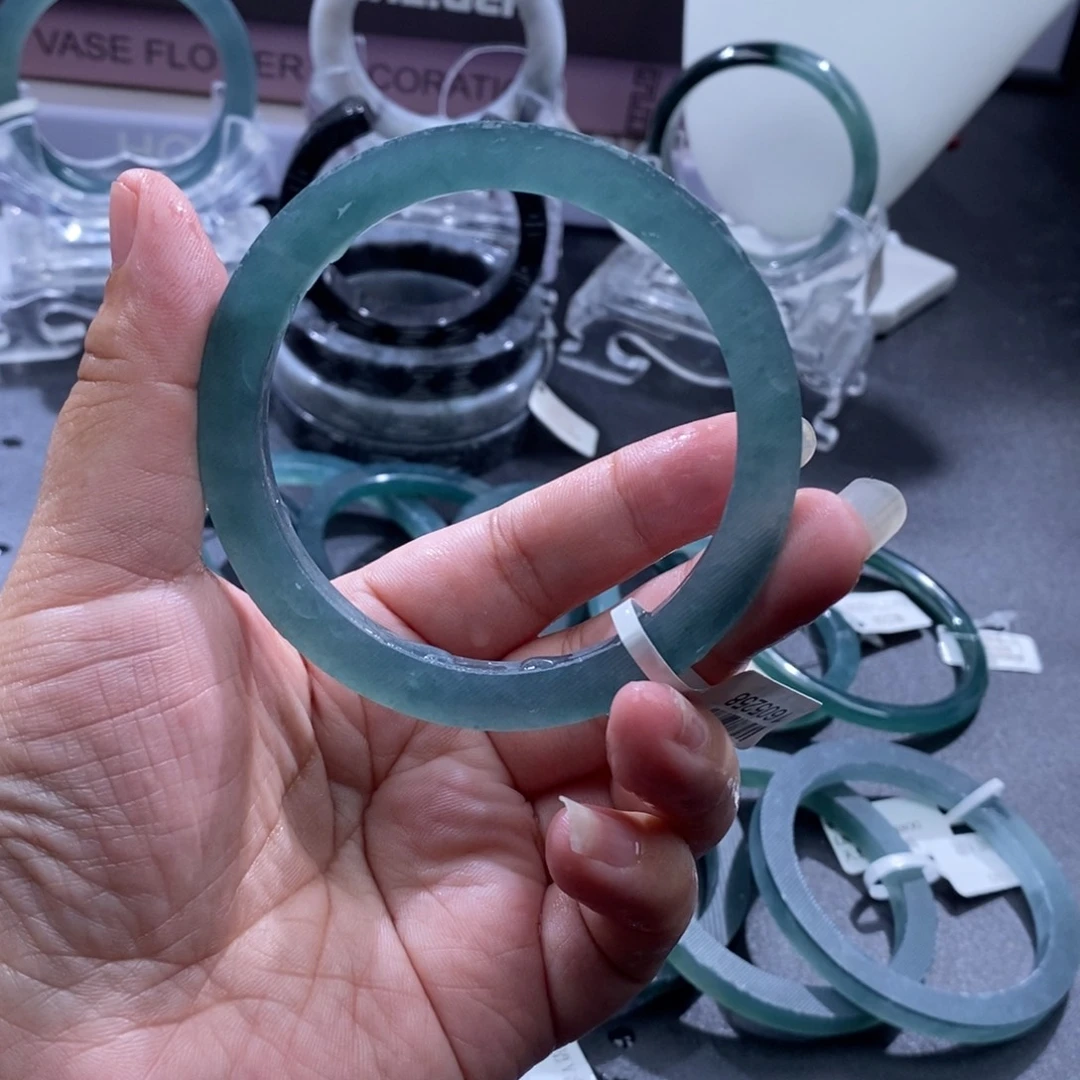 定制翡翠未镶嵌手镯冰海蓝